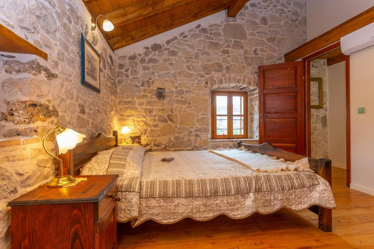 Rustica House *